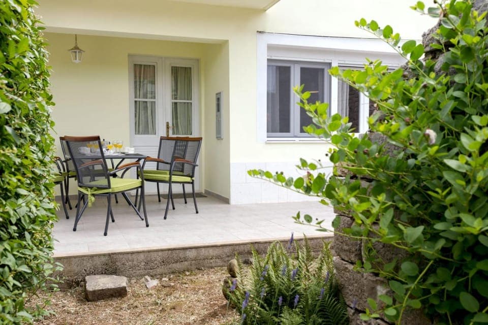 Property building, Garden, Balcony/Terrace