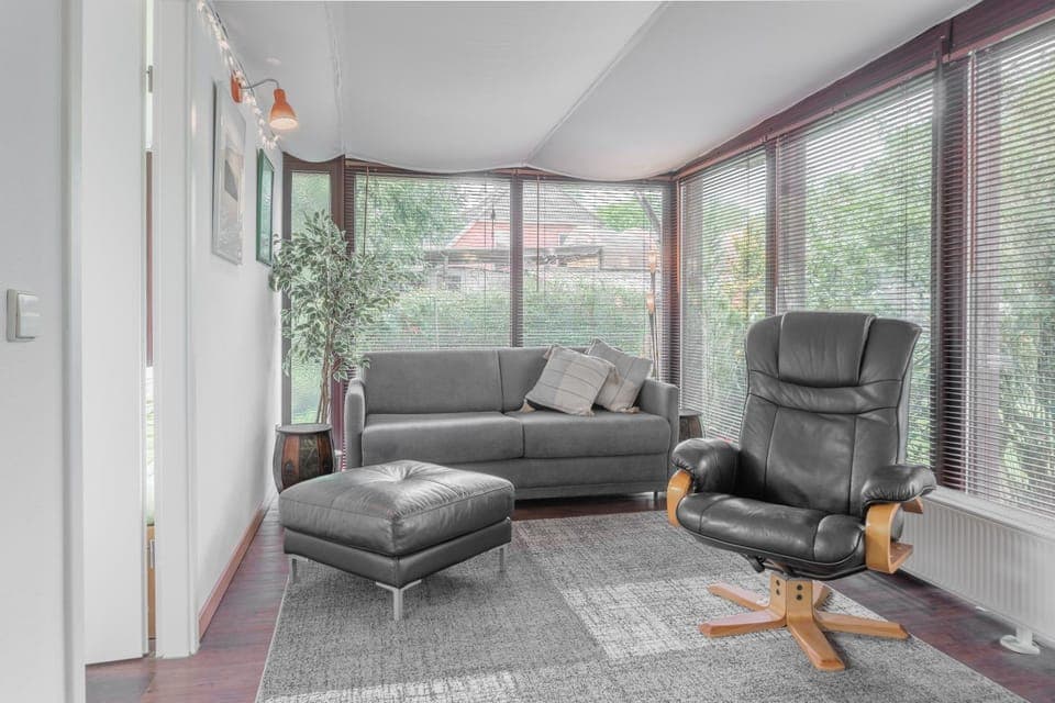 Living room, Photo of the whole room, Seating area