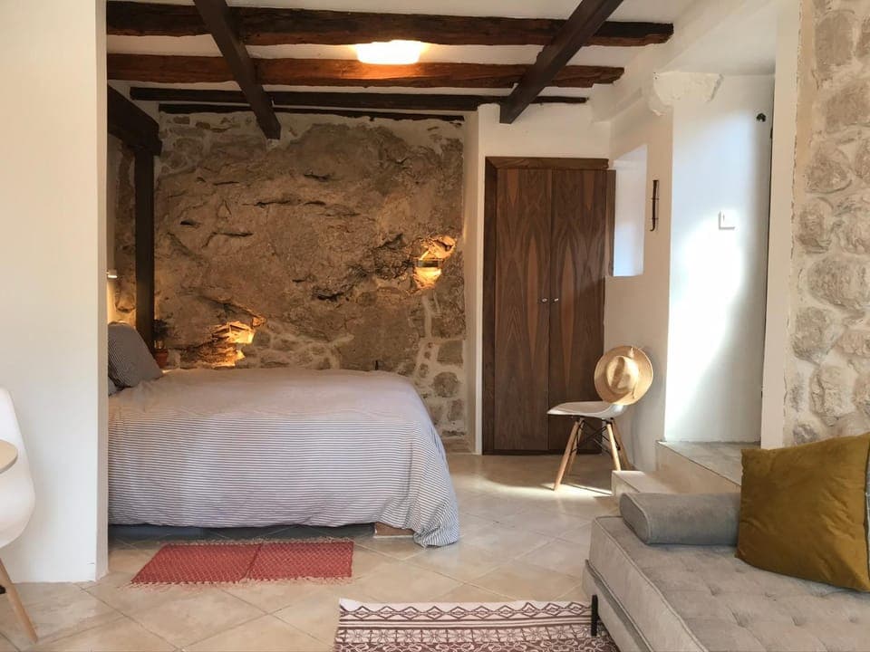 Bed, Living room, Photo of the whole room, Seating area, Bedroom