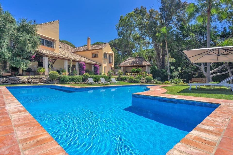 Property building, Garden, Garden view, Pool view, Swimming pool