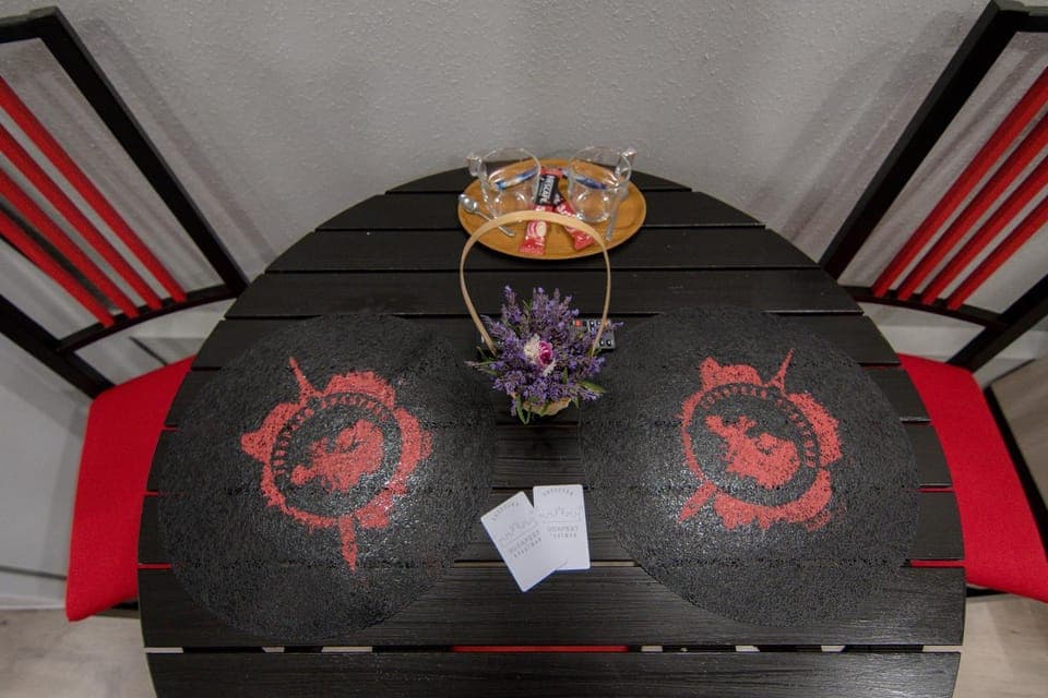 Photo of the whole room, Dining area