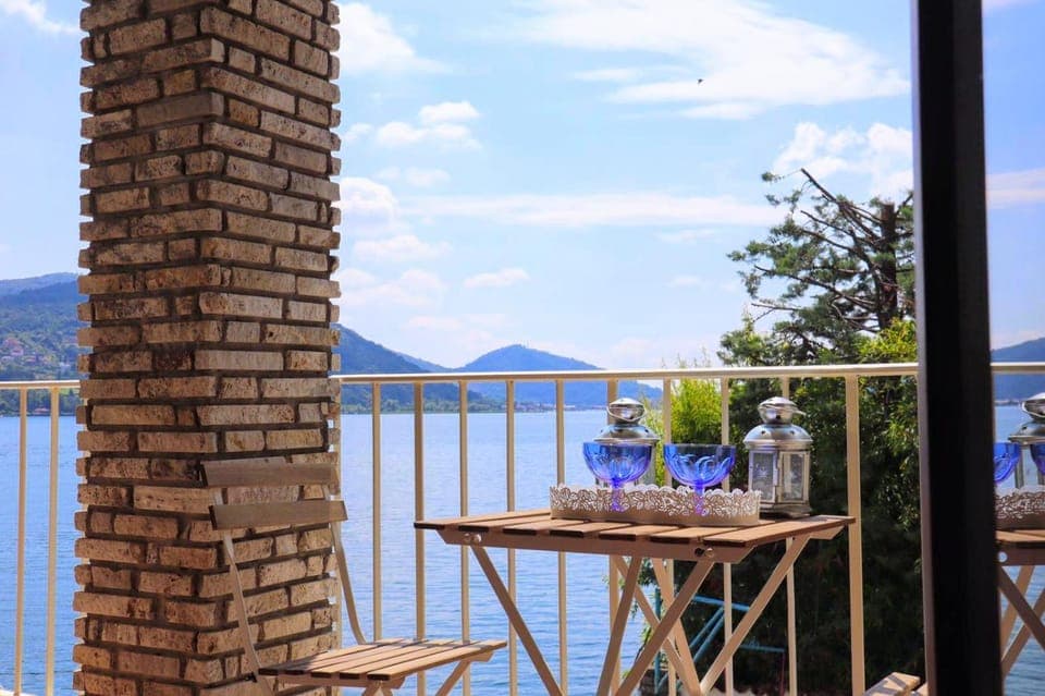 Balcony/Terrace, Food, Lake view