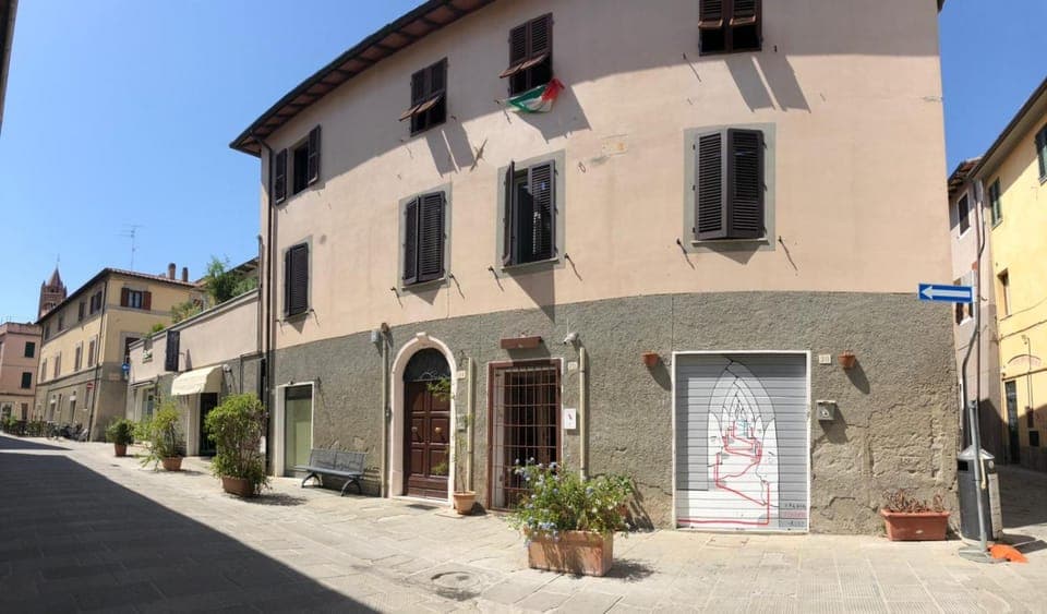 Facade/entrance, Floor plan