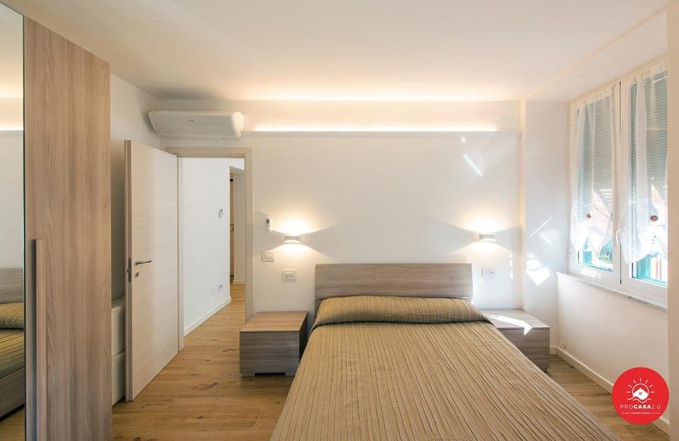 Bed, Photo of the whole room, Bedroom, wardrobe, air conditioner