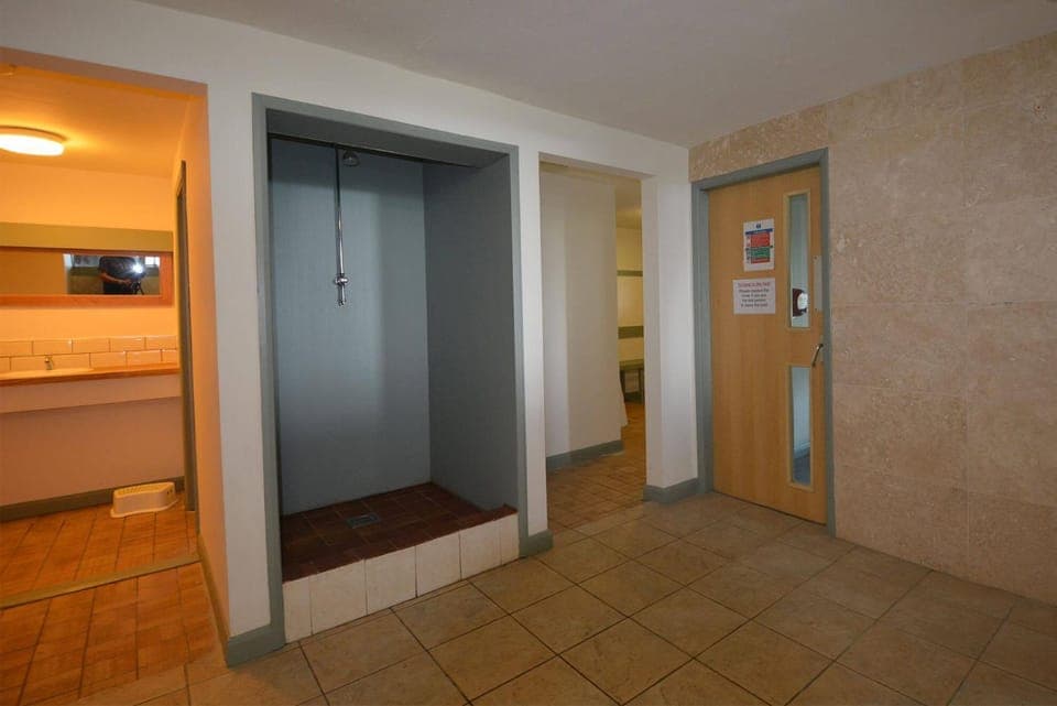 Shower, Game Room, On site, Area and facilities, Swimming pool