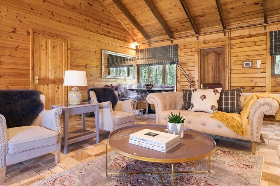 Forest Lodge with Hot Tub & Padel Tennis Court House in Northern Ireland