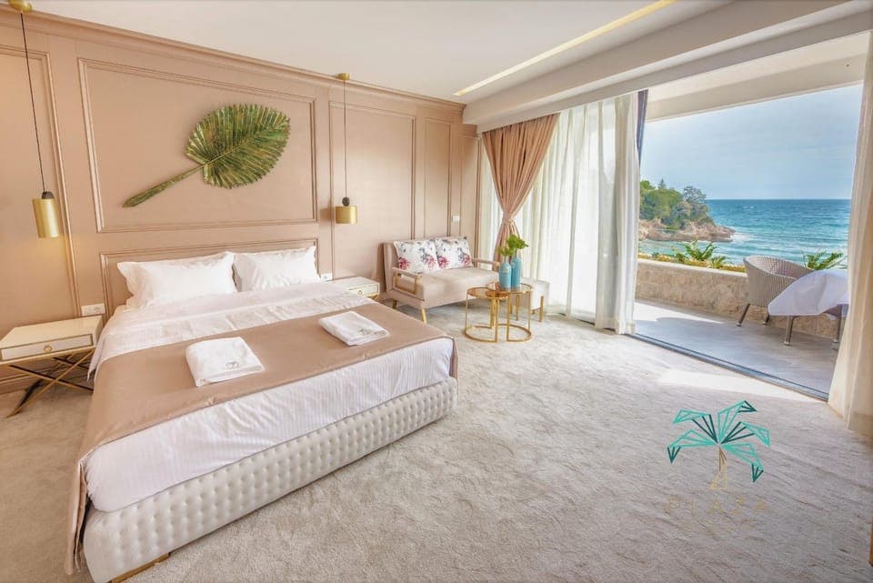 Photo of the whole room, Sea view