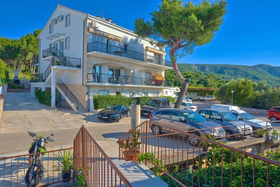 Property building, Neighbourhood, Balcony/Terrace, Location, Parking