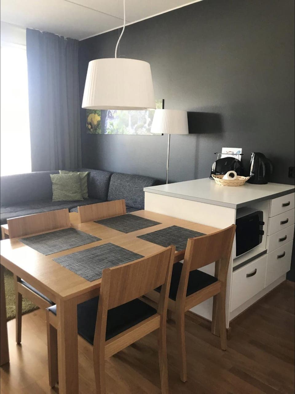 Kitchen or kitchenette, Dining area