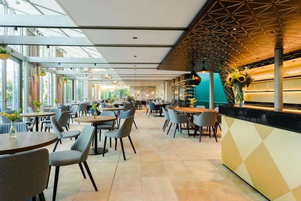 Restaurant/places to eat, Buffet breakfast