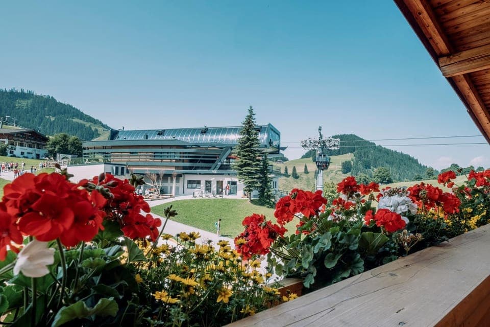 Property building, Day, Garden view, Mountain view