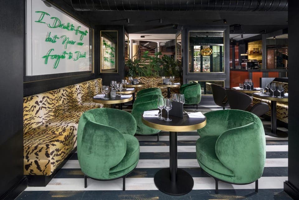 Restaurant/places to eat, Lounge or bar