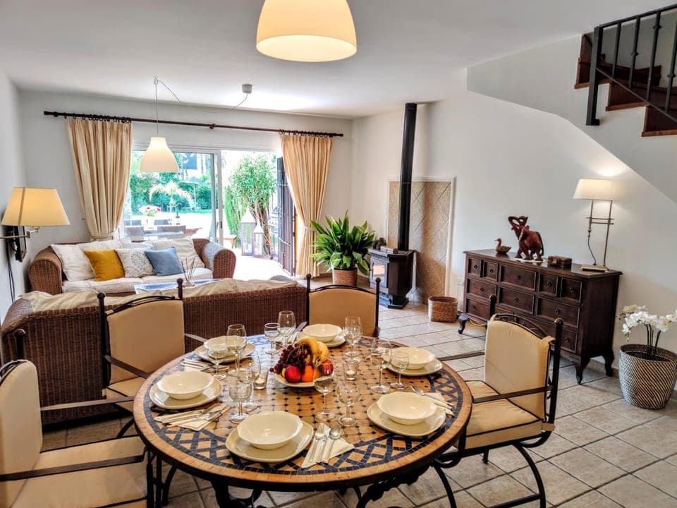 Living room, Dining area