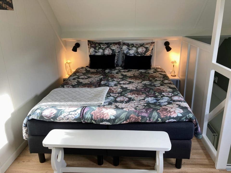Bed, Bedroom