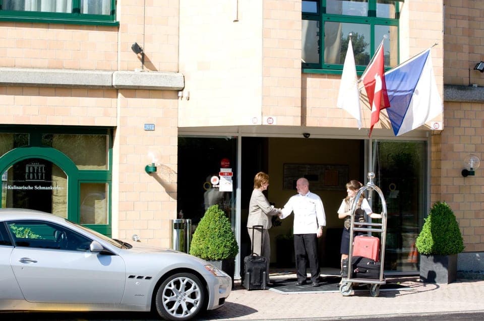 Facade/entrance