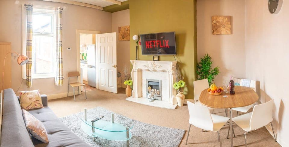 TV and multimedia, Living room, Seating area, Dining area, flat iron