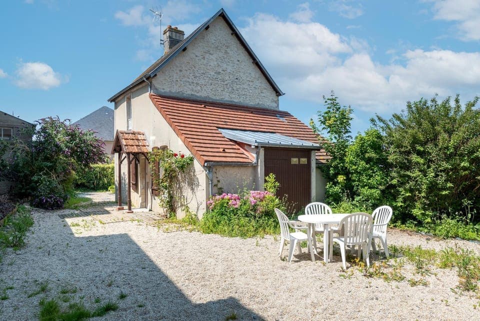 Property building, Facade/entrance, Garden