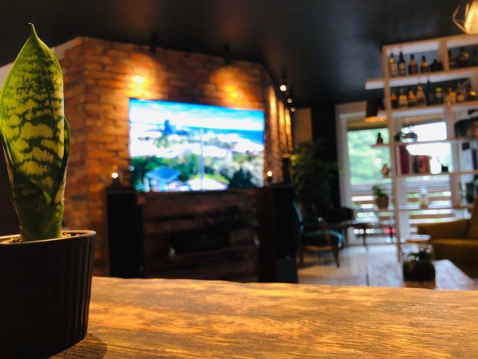 Communal lounge/ TV room, TV and multimedia, Living room, Seating area, Evening entertainment