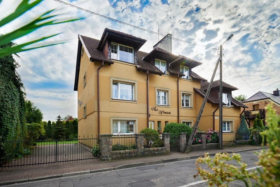 Property building, Day, Street view