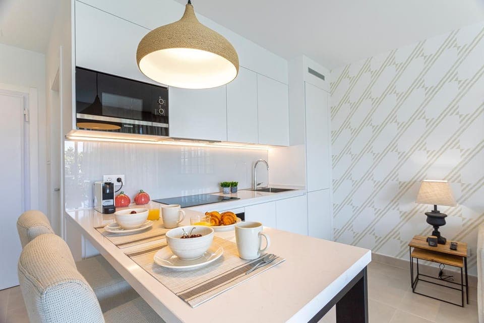 Coffee/tea facilities, Living room, Dining area, microwave, stove, toaster