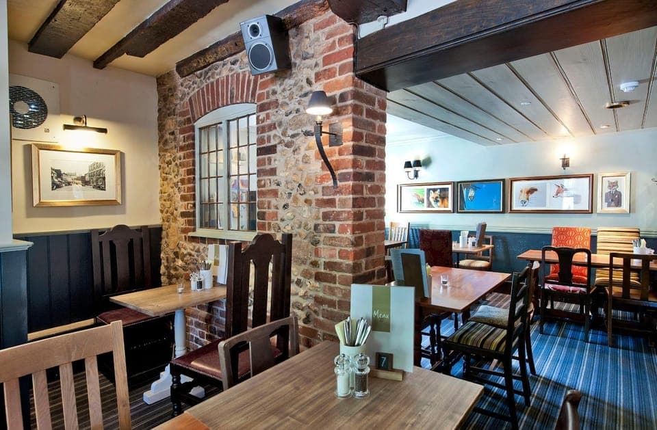 Restaurant/places to eat, Lounge or bar