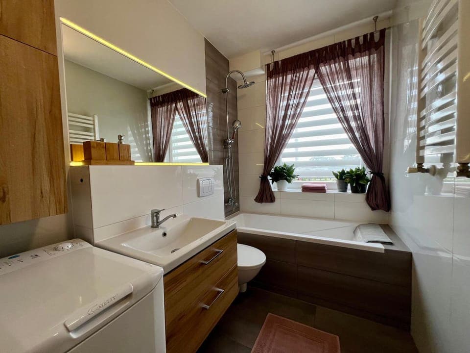 Bathroom, Bath, towels