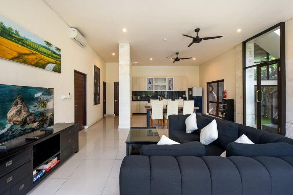 TV and multimedia, Kitchen or kitchenette, Living room, Seating area, Dining area, minibar, air conditioner