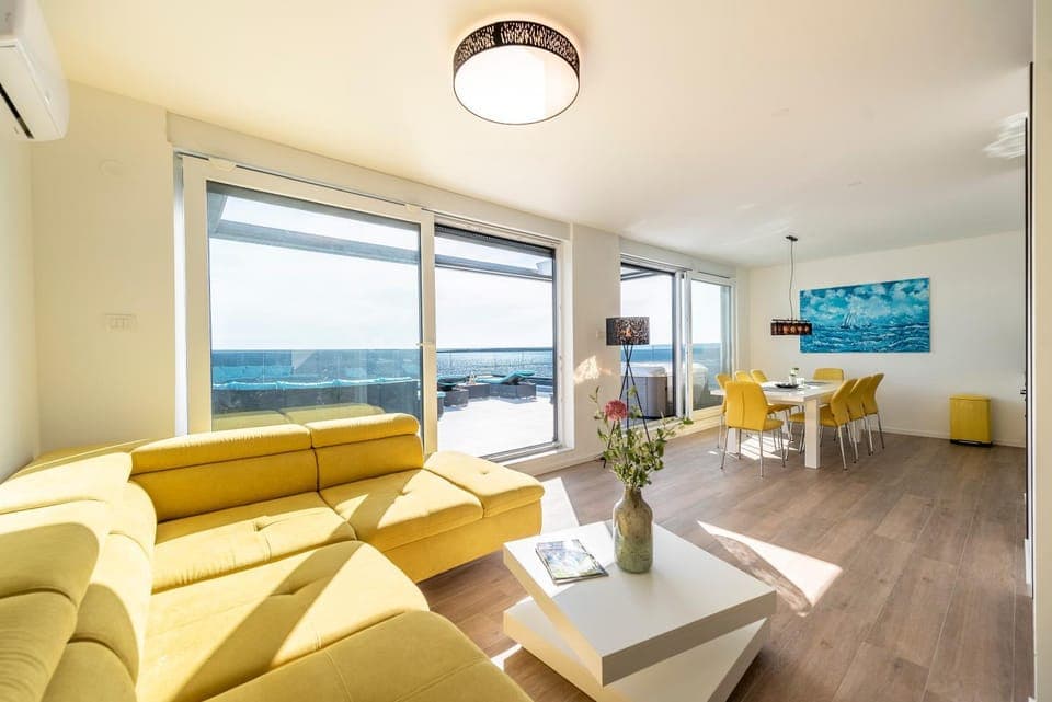 Mediteran luxury penthouse with jacuzzi Apartment in Novalja