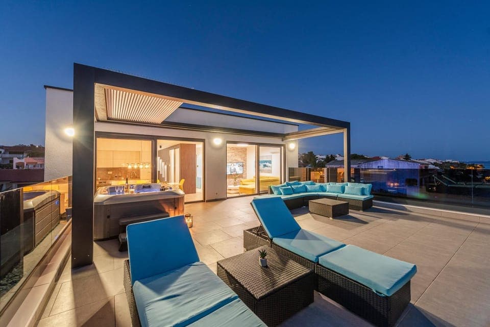 Mediteran luxury penthouse with jacuzzi Apartment in Novalja