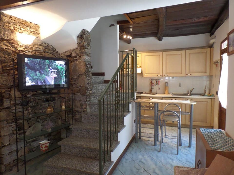 TV and multimedia, Kitchen or kitchenette, Living room, Seating area, Dining area