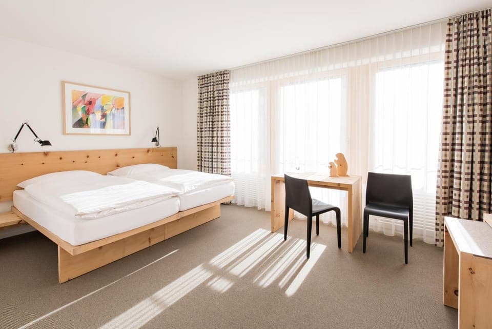 Bed, Living room, Photo of the whole room, Seating area, Bedroom