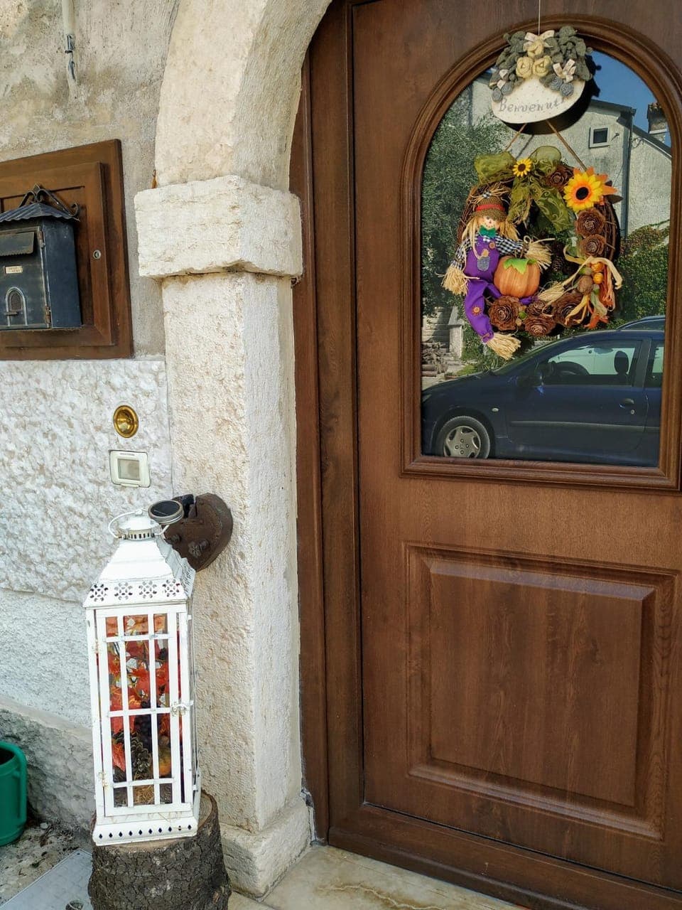 Facade/entrance, Decorative detail, Autumn