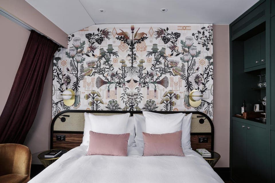 Bed, Photo of the whole room