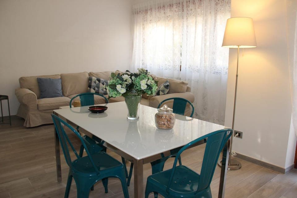 Communal lounge/ TV room, Living room, Dining area