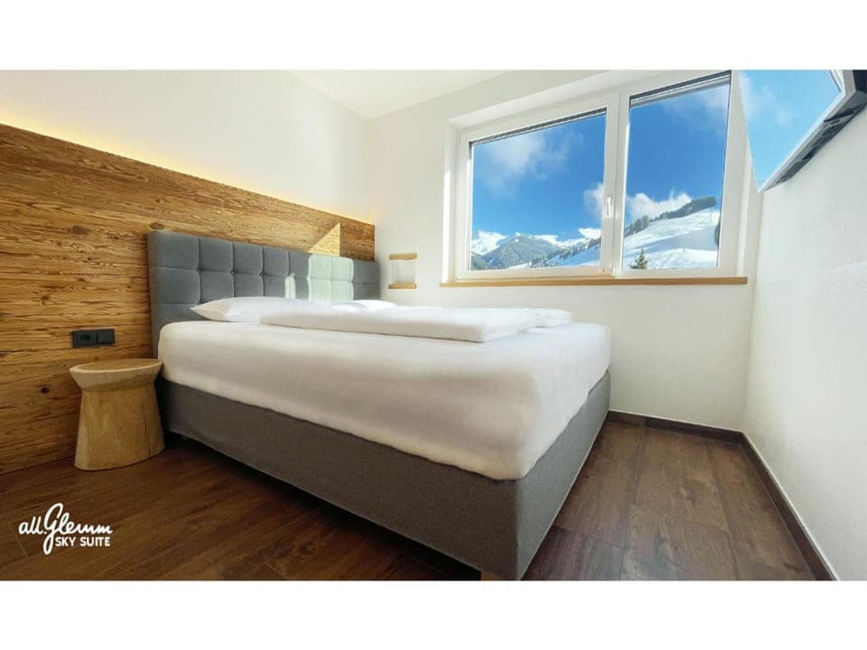 Bed, Skiing, Bedroom, Mountain view