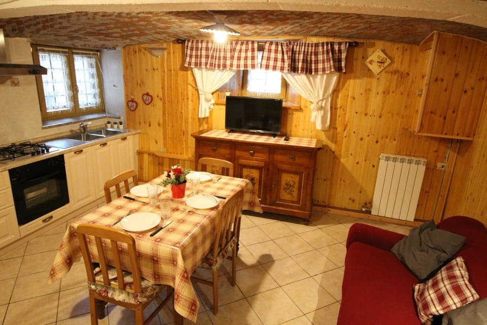 Living room, Dining area