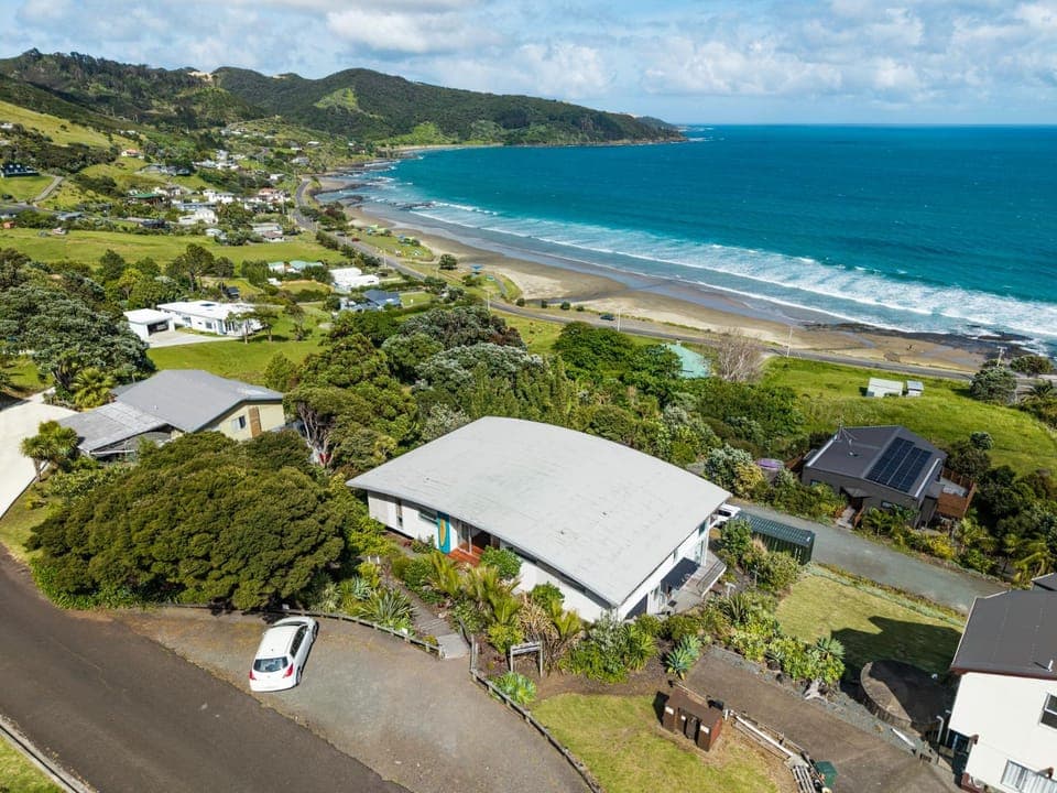 Property building, Natural landscape, Bird's eye view, Beach, Sea view
