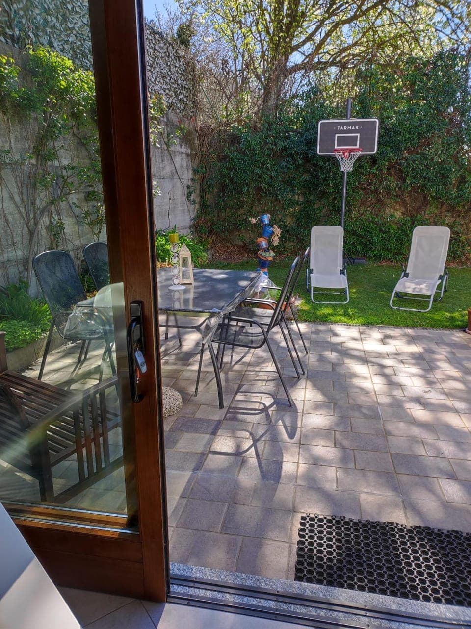 Patio, Garden, Solarium, Dining area, Garden view, sunbed