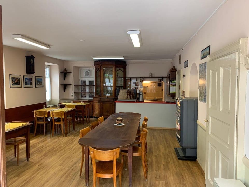 Restaurant/places to eat, Dining area