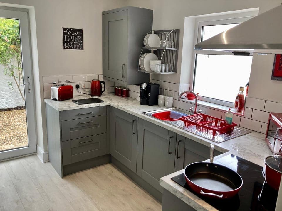 Coffee/tea facilities, Kitchen or kitchenette, minibar, pet friendly, stove, toaster