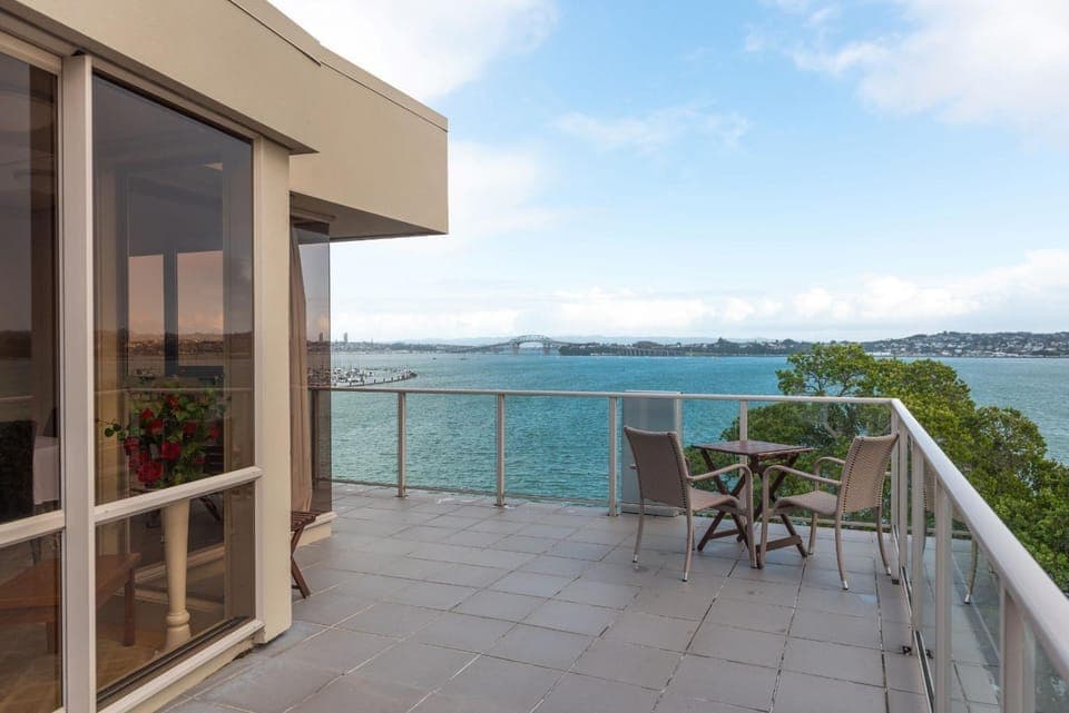 Property building, Nearby landmark, Restaurant/places to eat, Bird's eye view, Balcony/Terrace, Beach, On site, City view, Landmark view, Sea view