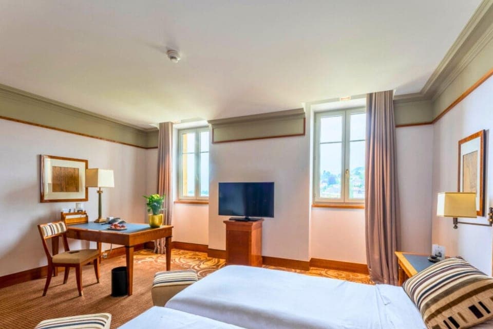 Bed, Photo of the whole room, Seating area