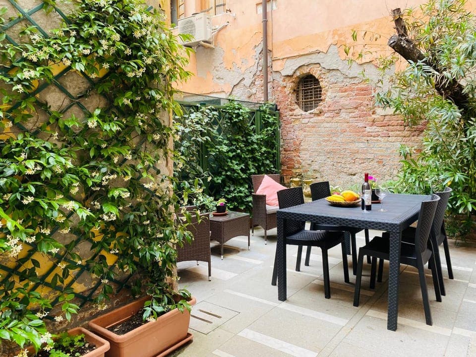 Inner courtyard view