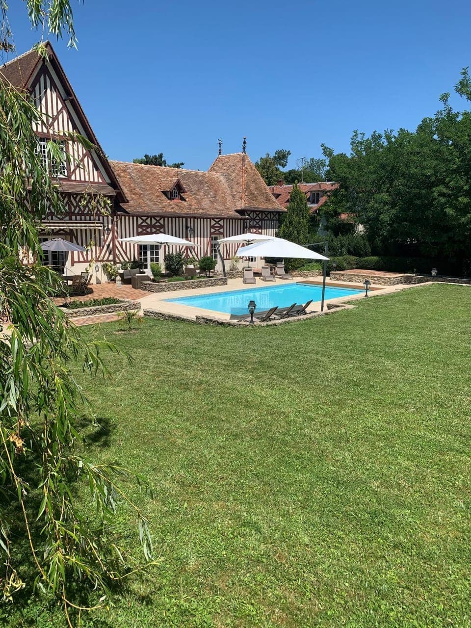 Property building, Garden, Swimming pool