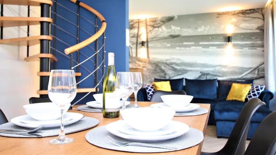 Living room, Dining area