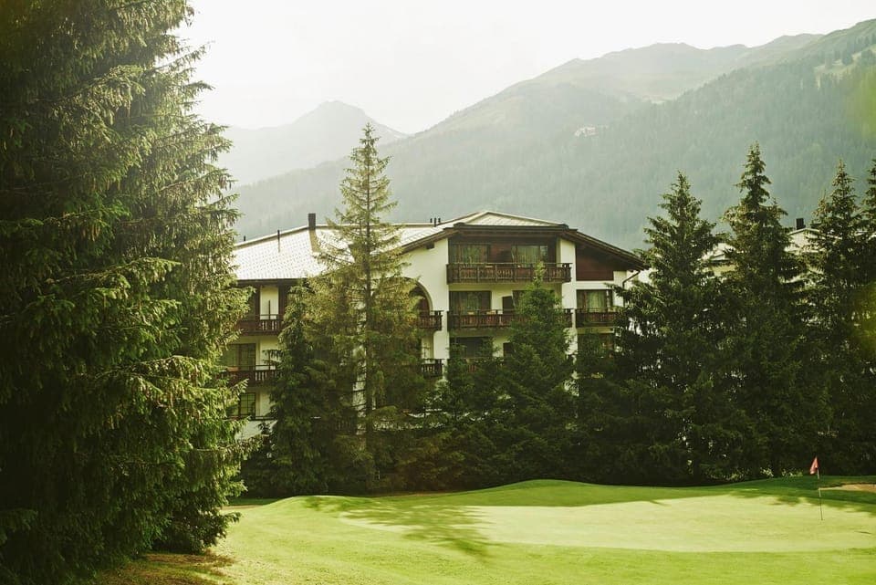 Property building, Day, Summer, Golfcourse, Golfcourse, Mountain view