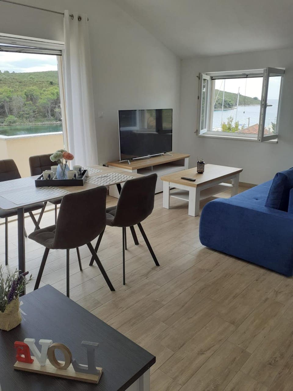 Living room, Dining area