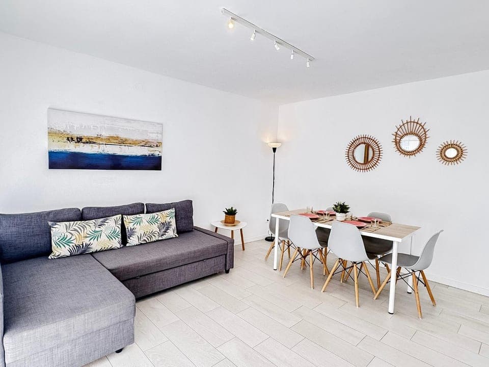 Living room, Seating area, Dining area