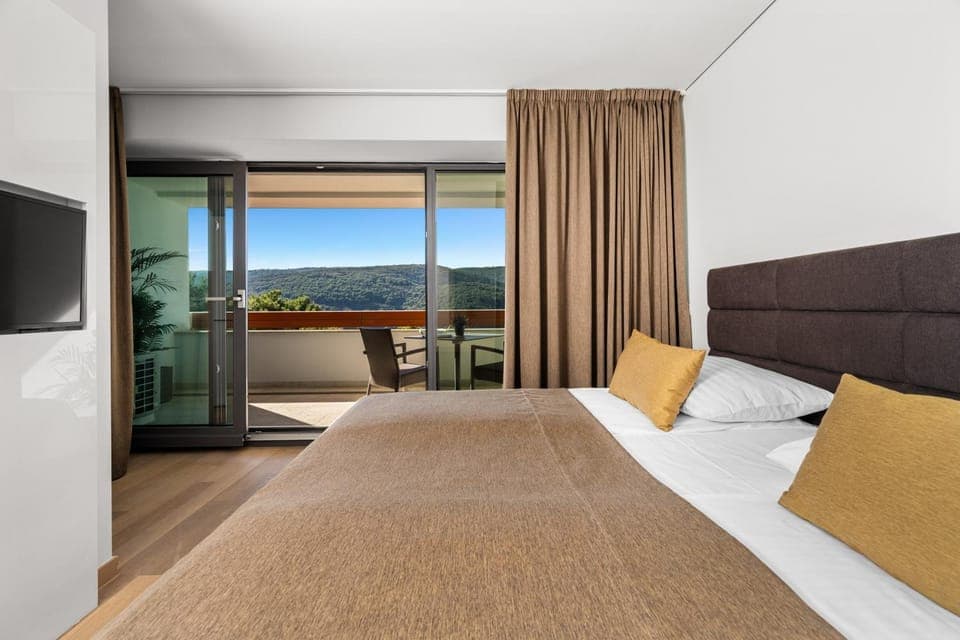 TV and multimedia, View (from property/room), Balcony/Terrace, Bedroom