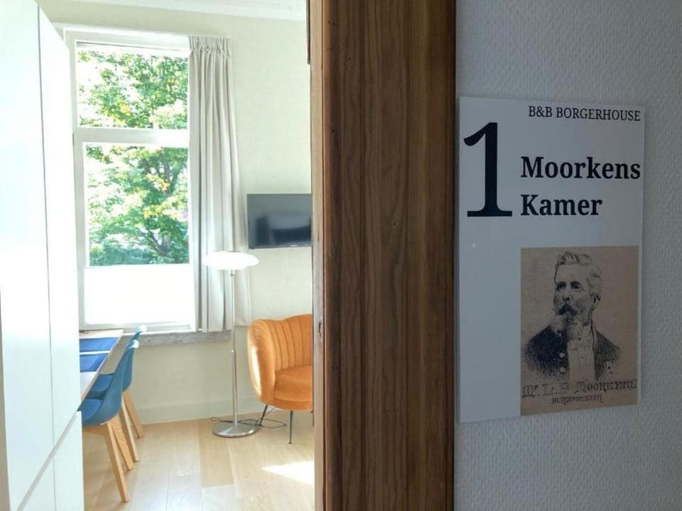 Decorative detail, Guests